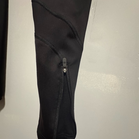 Lululemon Athletica- women’s high waist w/ pockets full length leggings. Size 8 - Picture 2 of 11